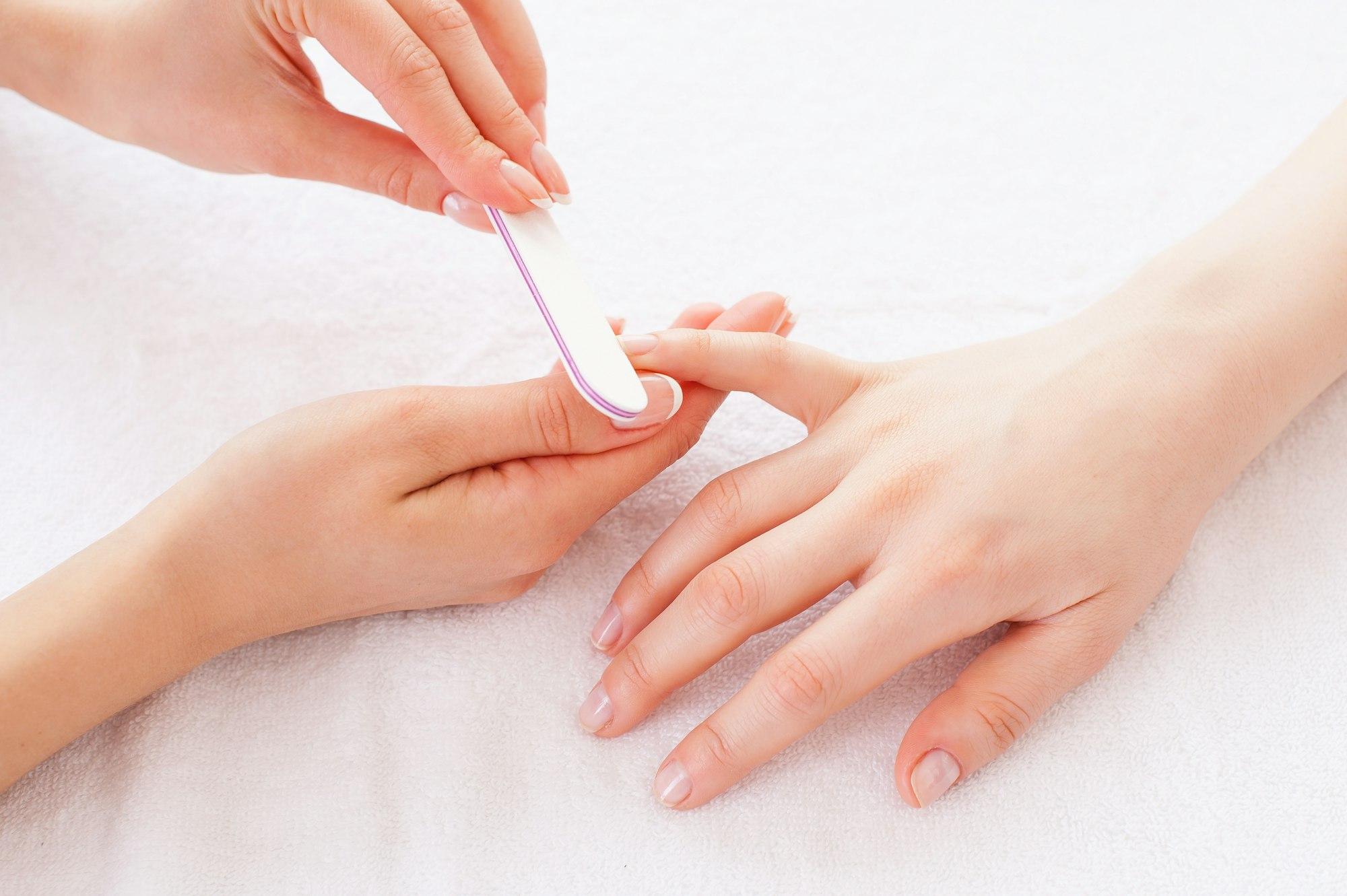Comment avoir des ongles solides et les faire pousser plus vite