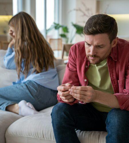 Votre mari est un manipulateur ? Voici comment agir pour vous protéger et l’aider à changer