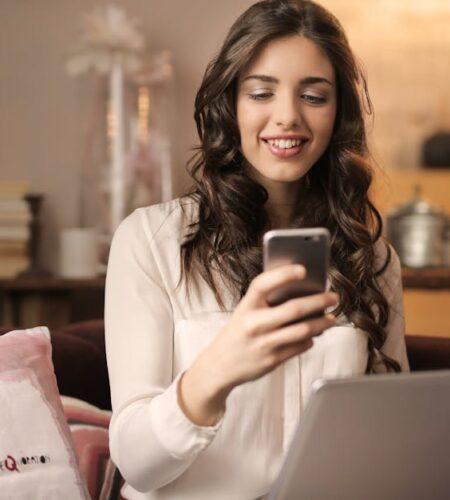 découvrez les principaux défis de la communication en ligne et comment les surmonter. cet article explore les obstacles courants, les stratégies pour améliorer les interactions virtuelles et l'importance d'une bonne communication dans le monde numérique.